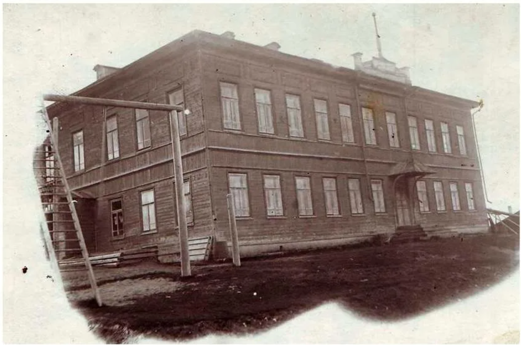 здание школы построено в 1916 году